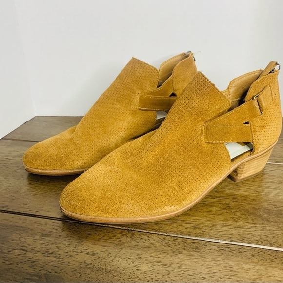 Dolce Vita Shoes - Dolce Vita Tan Booties sz 9.5